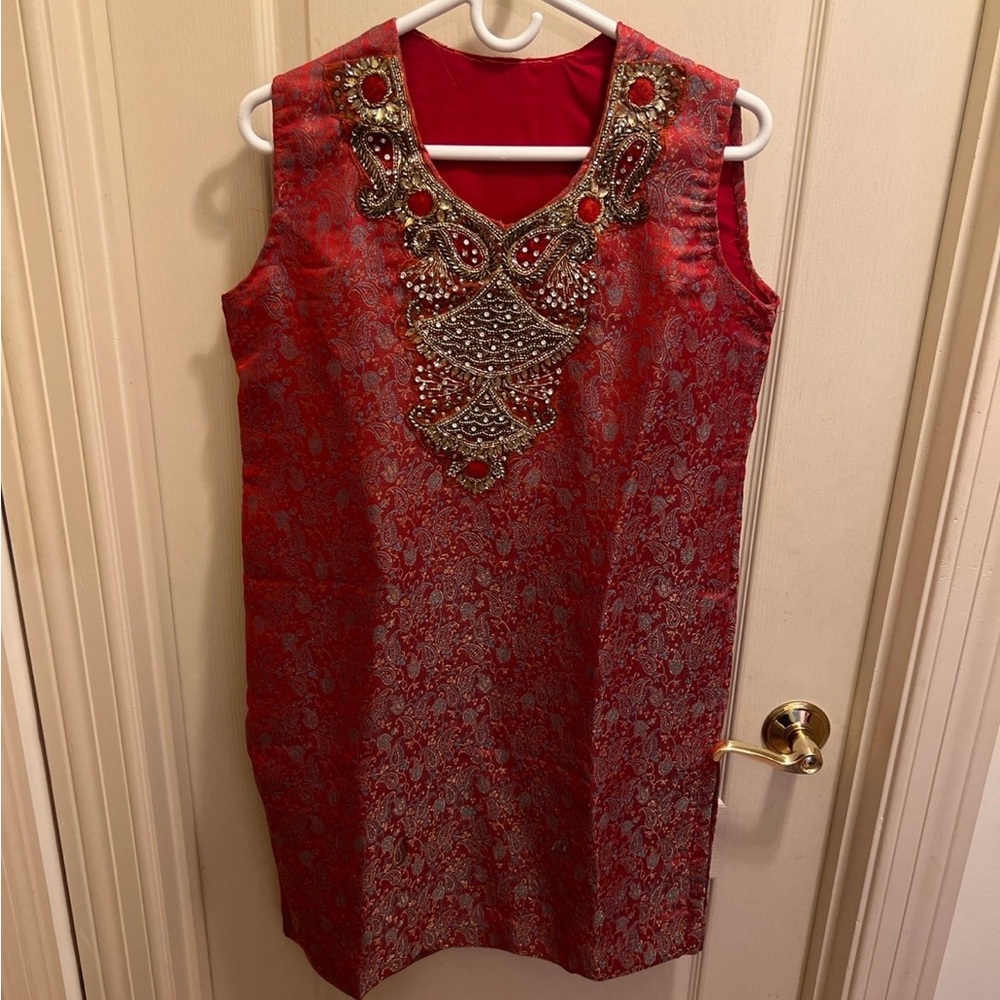 Indian Salwar Kameez top! NWOT
Banarsi jacquard work